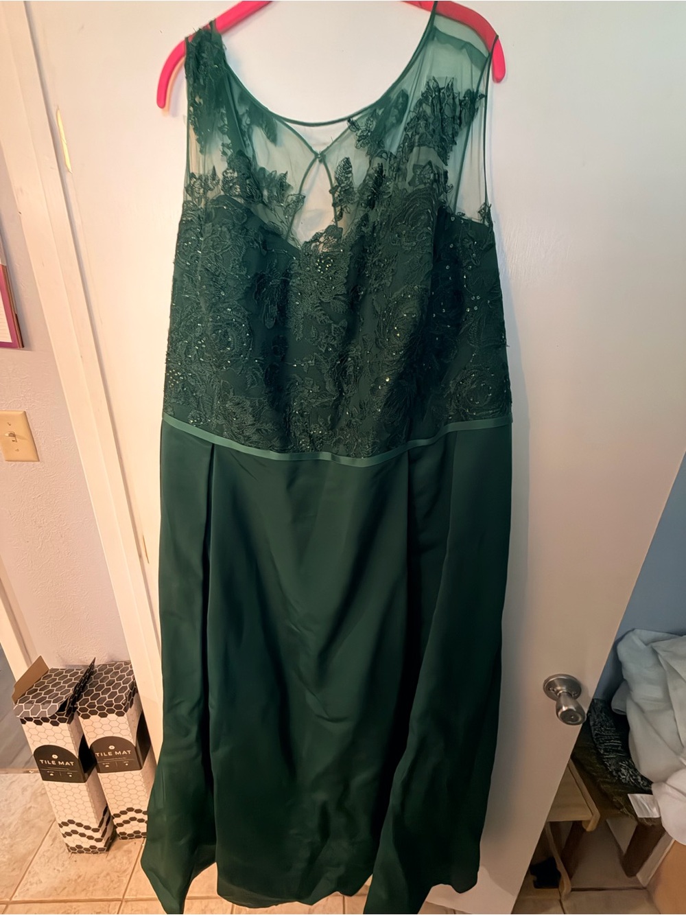 Elegant Oleg Casini Green Lace Bodice Evening Dress